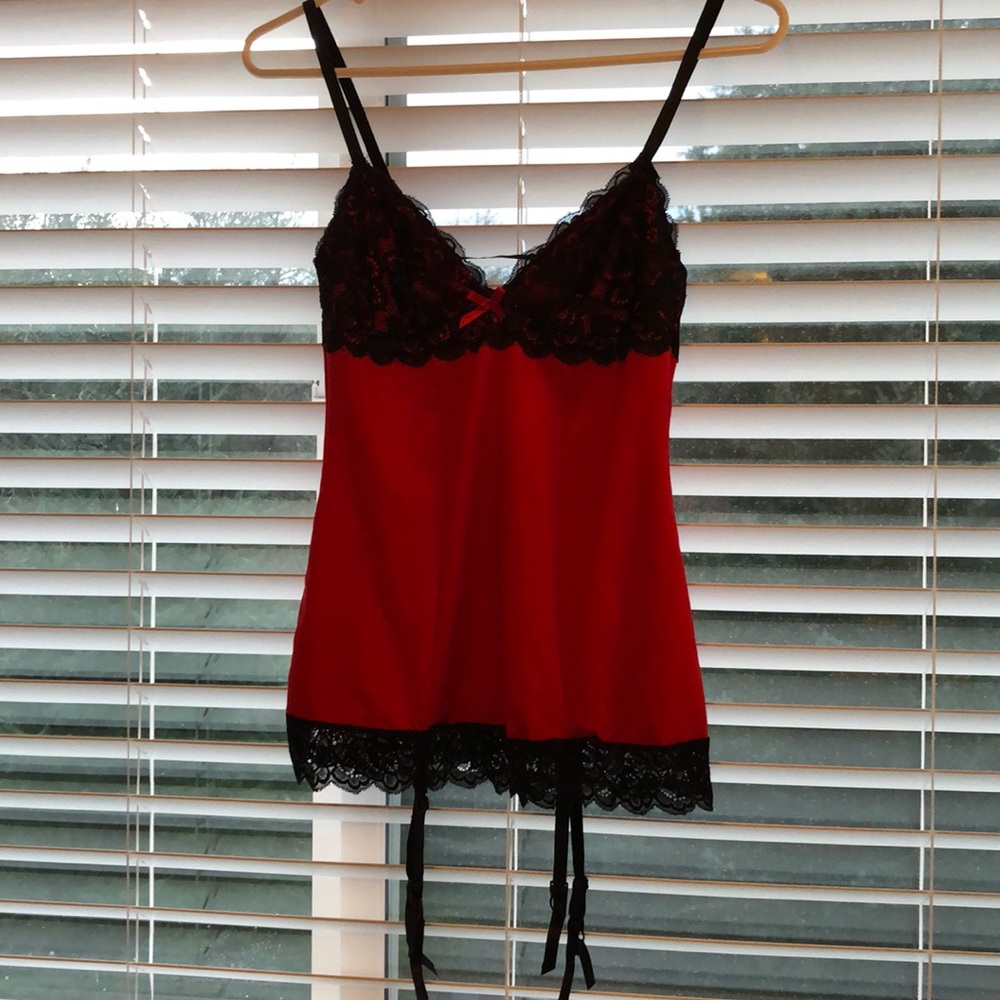 NWOT Red and black slip